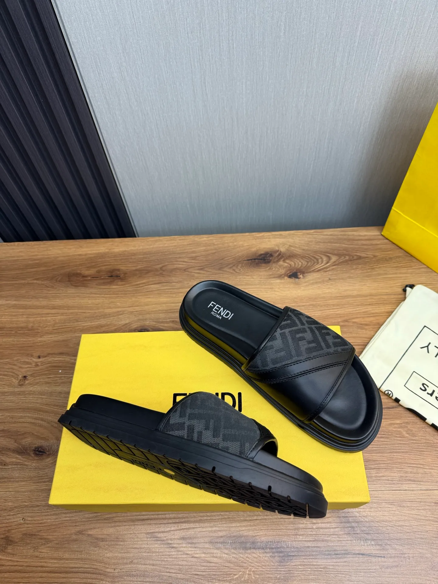 Men's shoes 💰400💰 Fendi men's slippers, made one to one on the FENDI official website, sizes 38-45 45 46 🉑️Customized!